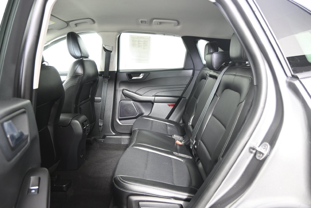 Used 2022 Ford Escape SEL w/ Equipment Group 302A AWD/4WD image 19