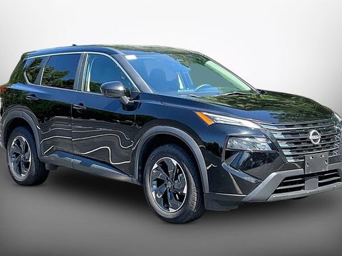 Used 2024 Nissan Rogue SV AWD/4WD image 2