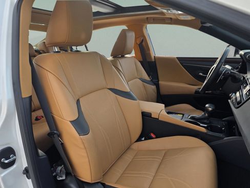 Used 2024 Lexus ES 350 w/ Luxury Package image 24