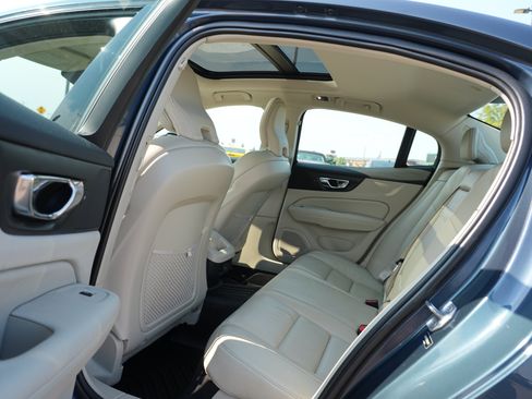 Used 2021 Volvo S60 T5 Momentum AWD/4WD image 19