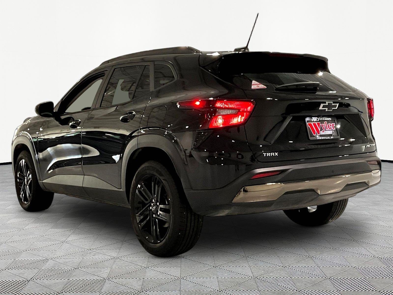 Used 2026 Chevrolet Trax ACTIV w/ Driver Confidence Package FWD image 4