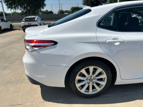 Used 2019 Toyota Camry LE FWD image 9