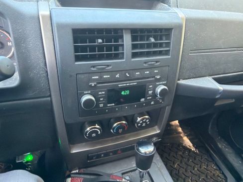 Used 2012 Jeep Liberty Sport AWD/4WD image 7
