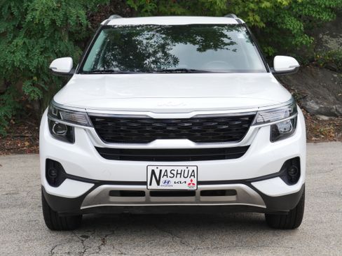 Certified 2022 Kia Seltos EX AWD/4WD image 2