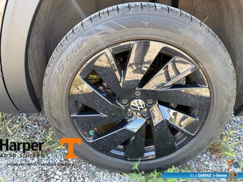 Used 2024 Volkswagen Atlas SE w/ Black Wheel Package FWD image 20