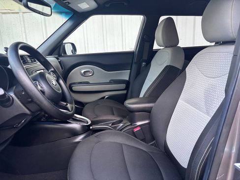 Used 2016 Kia Soul + FWD image 7