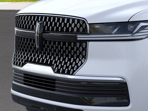 New 2026 Lincoln Navigator Reserve AWD/4WD image 17