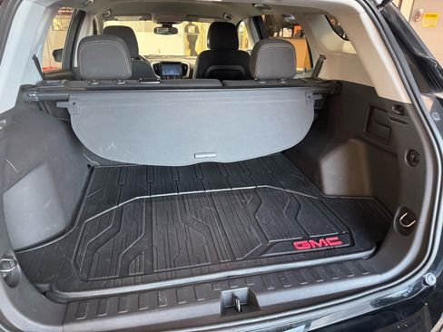 Used 2021 GMC Terrain SLE w/ Driver Convenience Package image 9