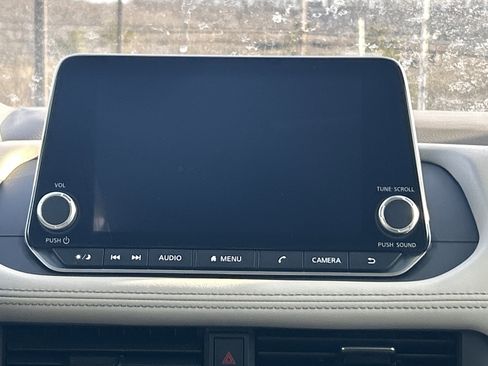 Used 2025 Nissan Rogue SV image 18