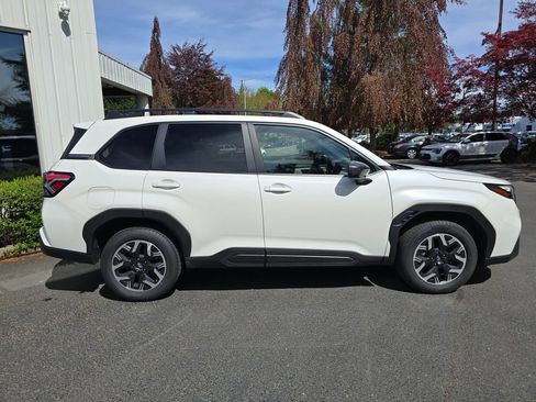 Certified 2025 Subaru Forester Premium AWD/4WD image 3