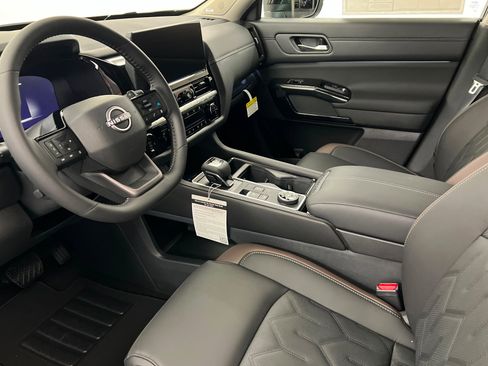 New 2026 Nissan Pathfinder Platinum image 15