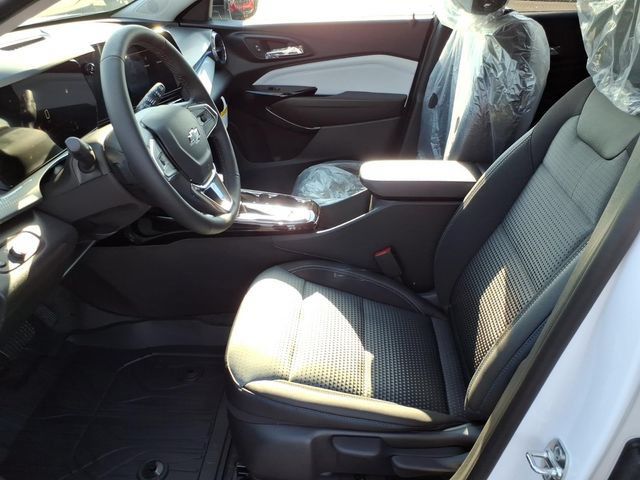 New 2026 Chevrolet Trax LT w/ Midnight Edition FWD image 6