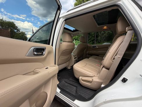 Used 2017 Nissan Pathfinder SL w/ SL Premium Package AWD/4WD image 22