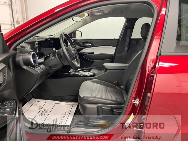 Used 2025 Chevrolet Trax LT w/ LT Convenience Package FWD image 29