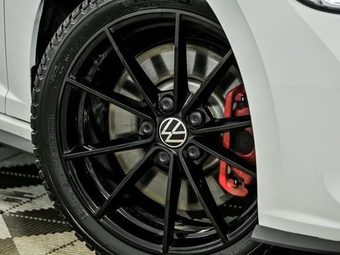 Used 2024 Volkswagen Jetta GLI 40th Anniversary Edition image 3