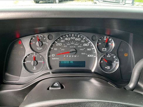 Used 2018 Chevrolet Express 2500 w/ Driver Convenience Package RWD image 11