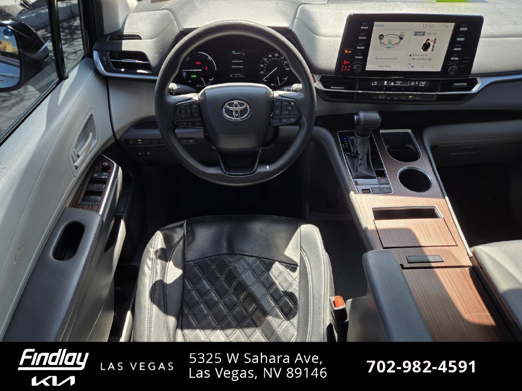 Used 2024 Toyota Sienna LE FWD image 14