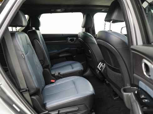 Used 2025 Kia Sorento SX Prestige AWD/4WD image 12