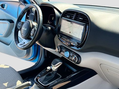 Used 2023 Kia Soul EX FWD image 5