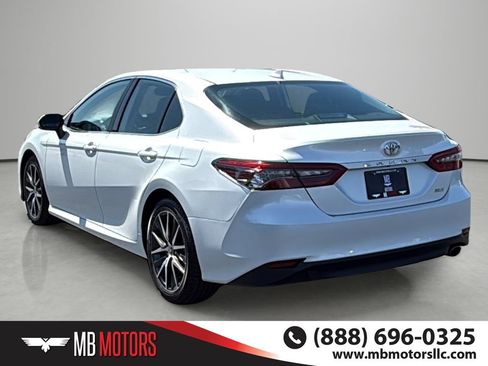 Used 2024 Toyota Camry XLE w/ Cold Weather Package FWD image 3