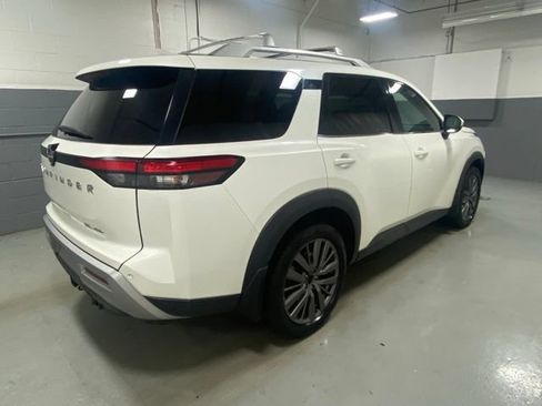 Used 2022 Nissan Pathfinder SL w/ SL Premium Package AWD/4WD image 3