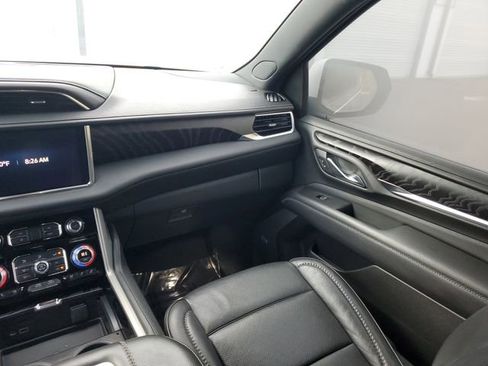 Used 2021 GMC Yukon XL Denali w/ Denali Premium Package image 14