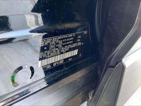 Used 2025 Toyota RAV4 XLE FWD image 35