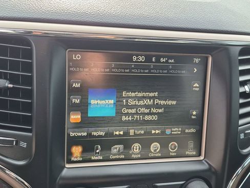 Used 2017 Jeep Grand Cherokee Limited image 16