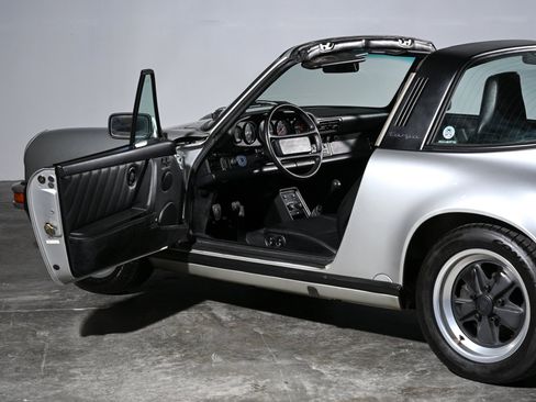 Used 1988 Porsche 911 Carrera RWD image 13