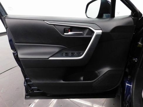 Used 2023 Toyota RAV4 XLE Premium image 19