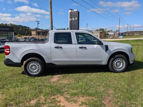 Used 2025 Ford Maverick XL image 2