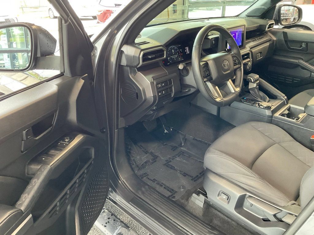 Certified 2025 Toyota Tacoma SR5 AWD/4WD image 9