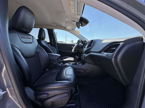 Used 2022 Jeep Cherokee Trailhawk AWD/4WD image 18