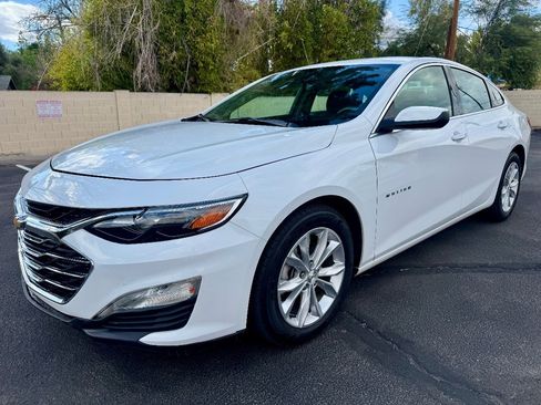 Used 2025 Chevrolet Malibu LT image 2