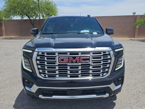 Used 2026 GMC Yukon Denali w/ Sun & Power Step Package AWD/4WD image 2
