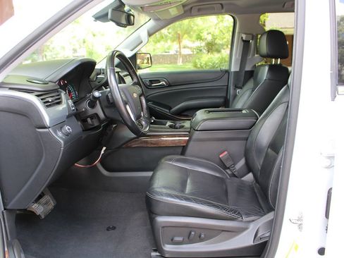Used 2020 Chevrolet Suburban LT RWD image 8