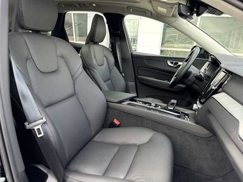 Used 2025 Volvo XC60 B5 Plus w/ Protection Package Premier AWD/4WD image 28