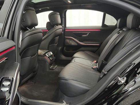Used 2022 Mercedes-Benz S 500 4MATIC w/ AMG Line Package image 30
