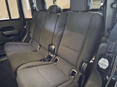 Used 2022 Jeep Gladiator Sport AWD/4WD image 16