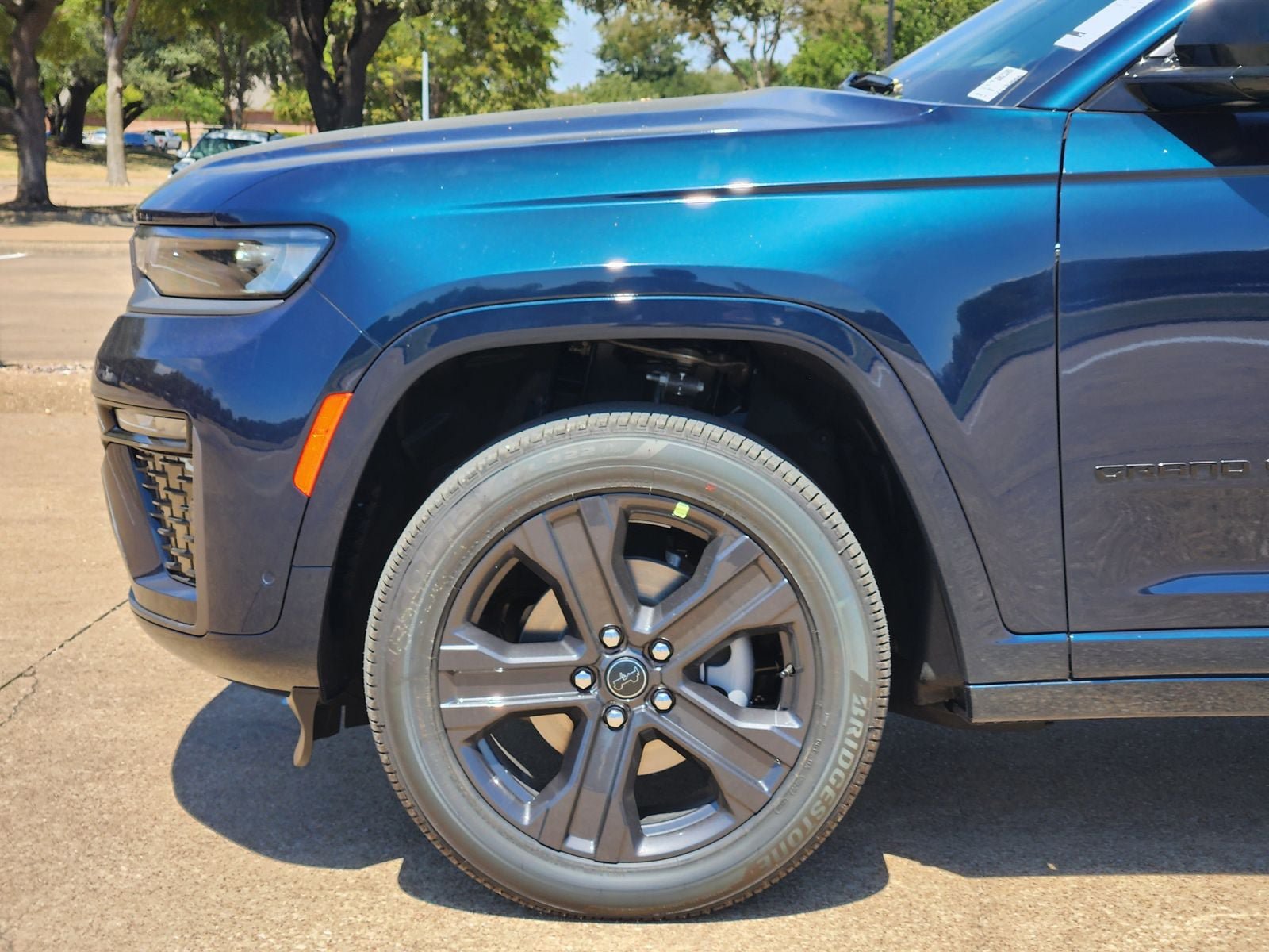 New 2027 Jeep Grand Cherokee Limited AWD/4WD image 10