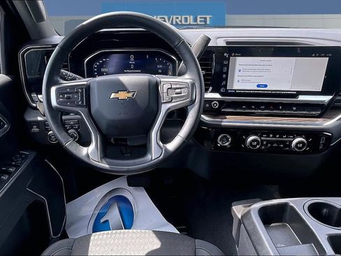 Used 2024 Chevrolet Silverado 1500 LT AWD/4WD image 9