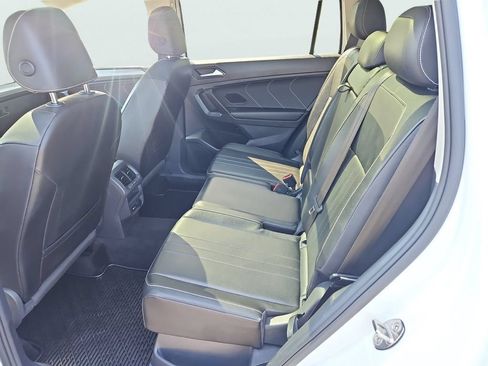 Used 2022 Volkswagen Tiguan SE AWD/4WD image 31