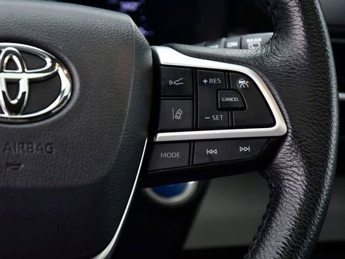 Certified 2024 Toyota Sienna XLE image 19