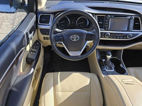 Used 2016 Toyota Highlander Limited image 23