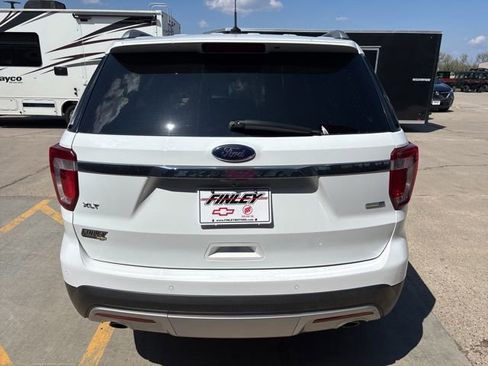 Used 2016 Ford Explorer XLT w/ Equipment Group 202A AWD/4WD image 9