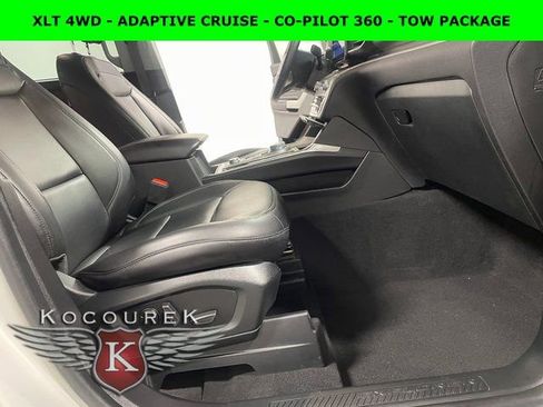 Used 2022 Ford Explorer XLT image 22