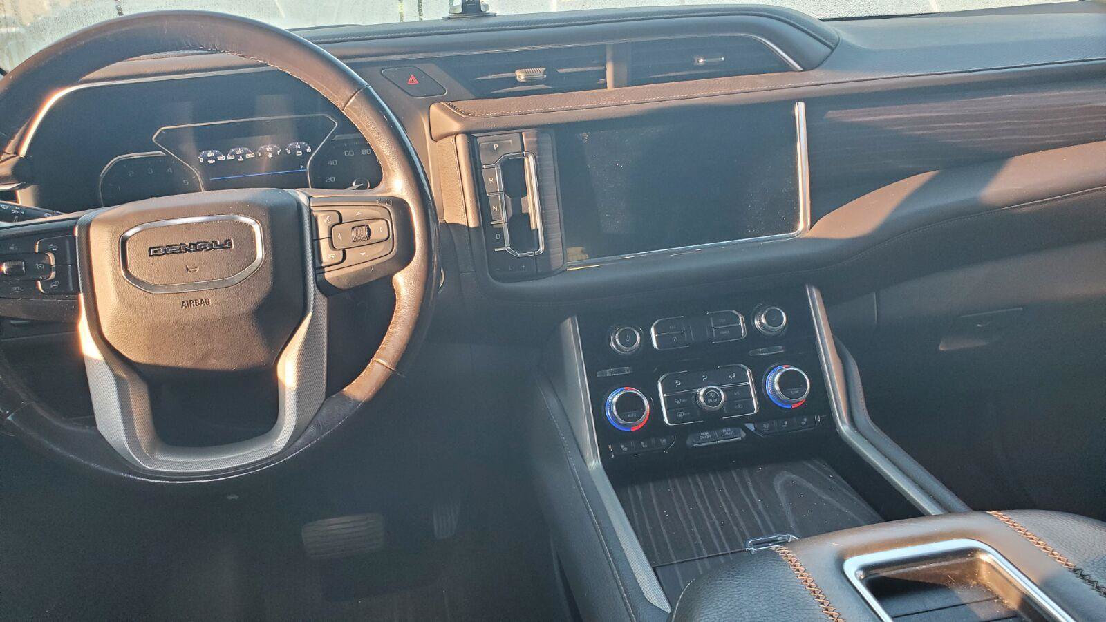 Used 2021 GMC Yukon Denali w/ Denali Premium Package AWD/4WD image 8