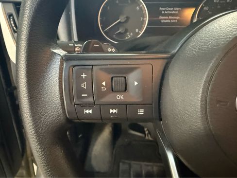 Used 2024 Nissan Rogue S AWD/4WD image 18