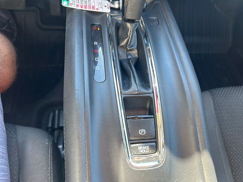 Used 2021 Honda HR-V EX image 9