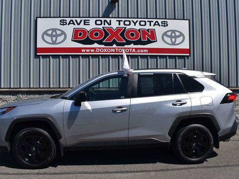Certified 2025 Toyota RAV4 LE AWD/4WD image 4